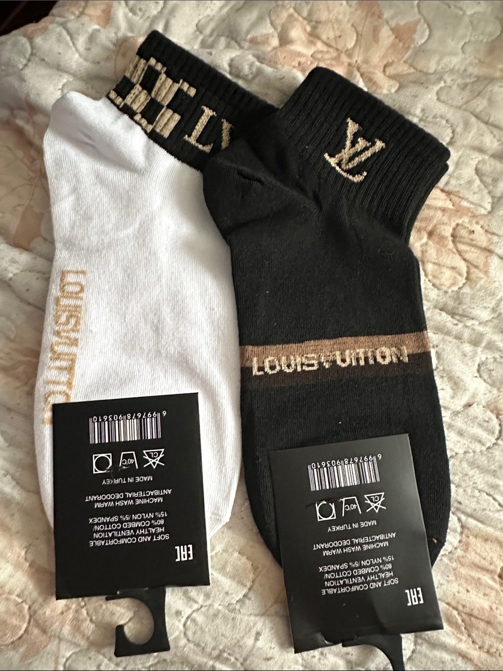 Women  white and black Patterned Ankle Sports Socks 2 pair desing